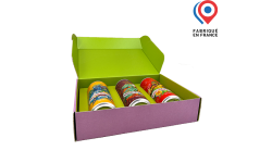 Coffret en carton ondulé pour 3 canettes avec impression personnalisée, présenté comme coffret cadeau ou de présentation.