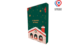 vue inclinée du calendrier de l’Avent illustré vert avec façade maison enneigée pour les fêtes de Noël