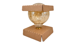 ampoule protégée entre deux calages en carton kraft, solution antichoc écoresponsable pour produits fragiles
