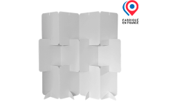 Paravent publicitaire en carton avec impression personnalisée d’un logo, fabriqué en France, illustrant la possibilité de personnalisation complète