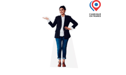 silhouette publicitaire en carton imprimée représentant une femme en tenue élégante, version personnalisée